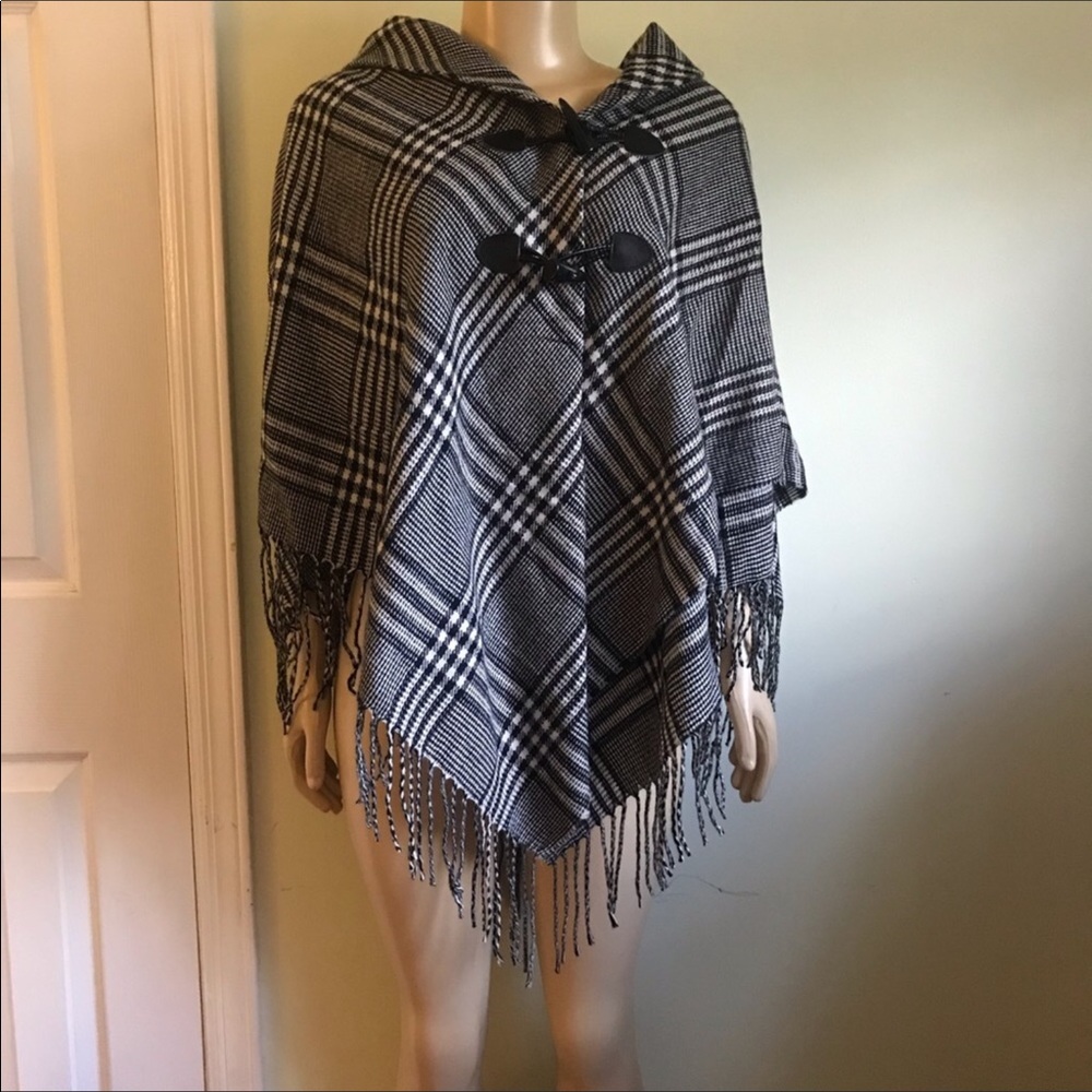 Collectioneighteen 💄Cozy Buffalo Check Poncho